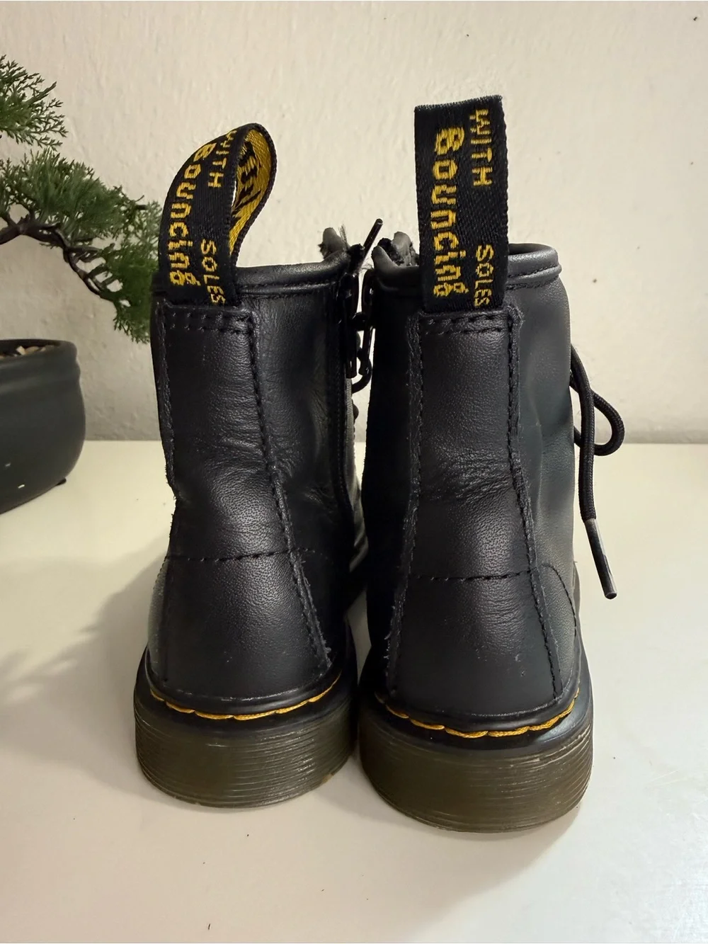 Dr. Martens youth lace